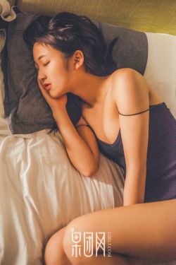 女子扒开尿口撒尿视频